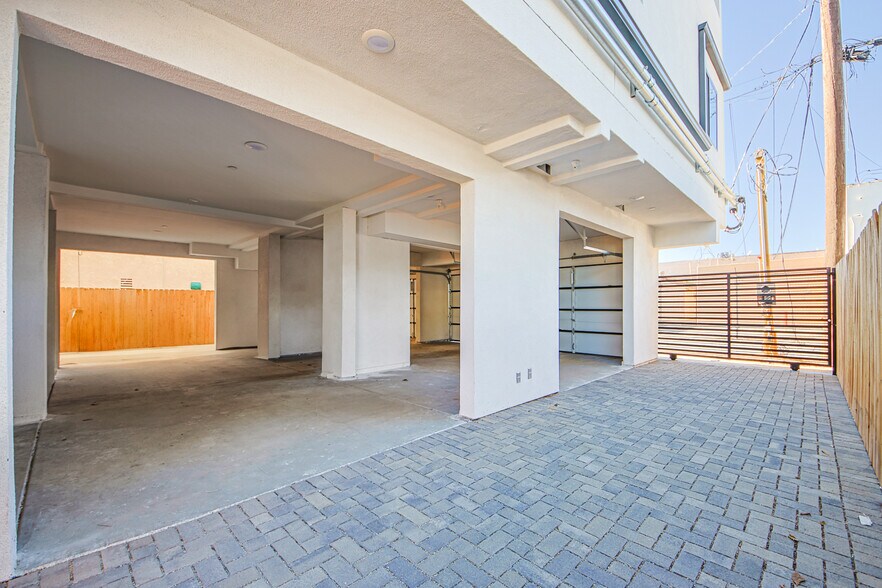 More Photos Of 6421 Troost Ave, North Hollywood Apartments For Sale