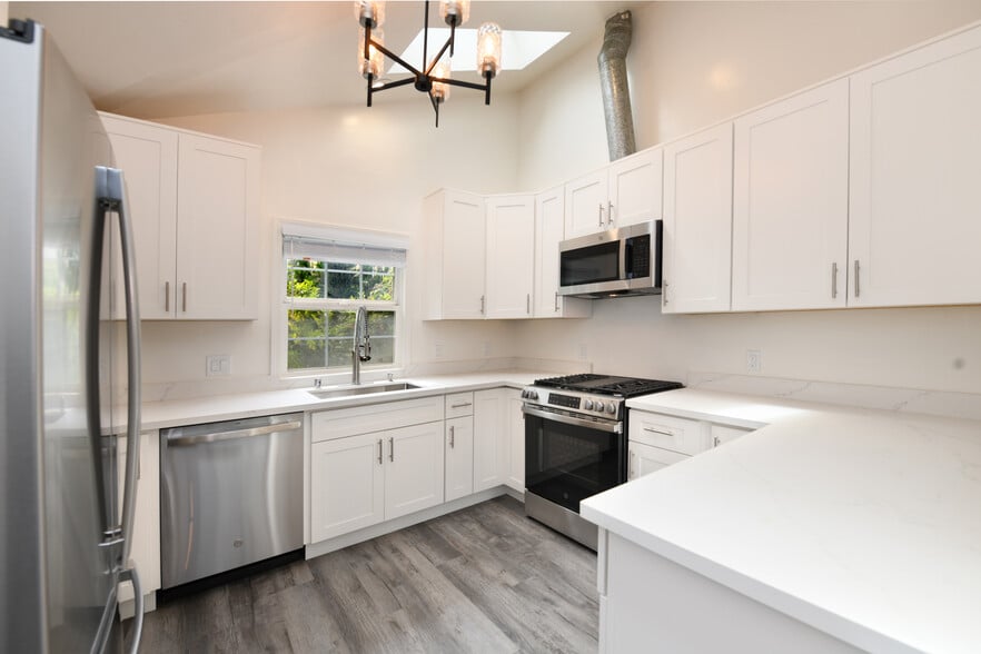 More Photos Of 534 Adams St, Albany Apartments For Sale