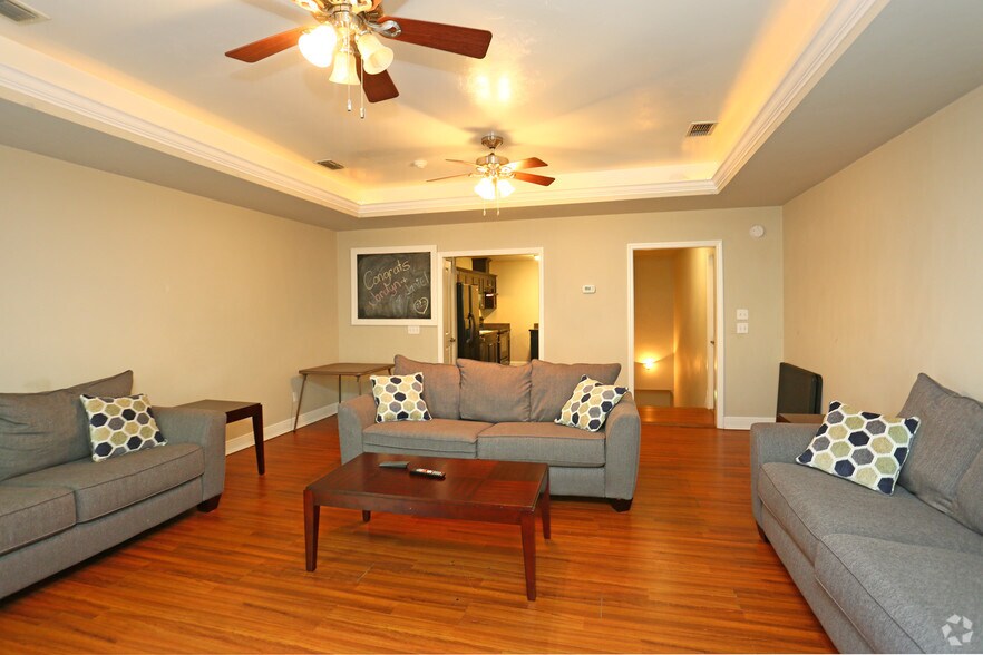 More Photos Of 1602 Airport Dr, Tallahassee Apartments For Sale