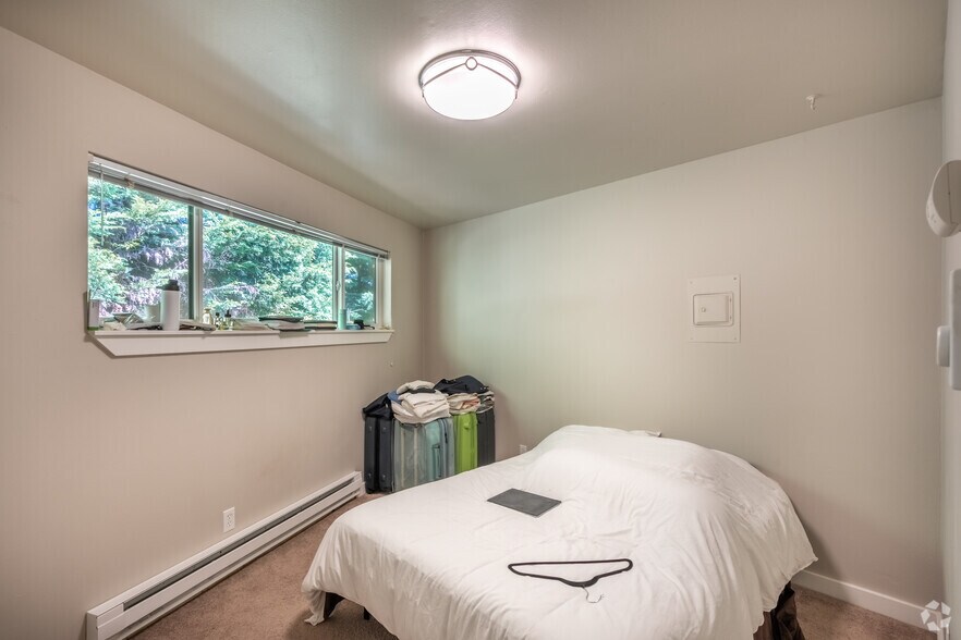 More Photos Of 2515 Thorndyke Ave W, Seattle Multifamily For Sale
