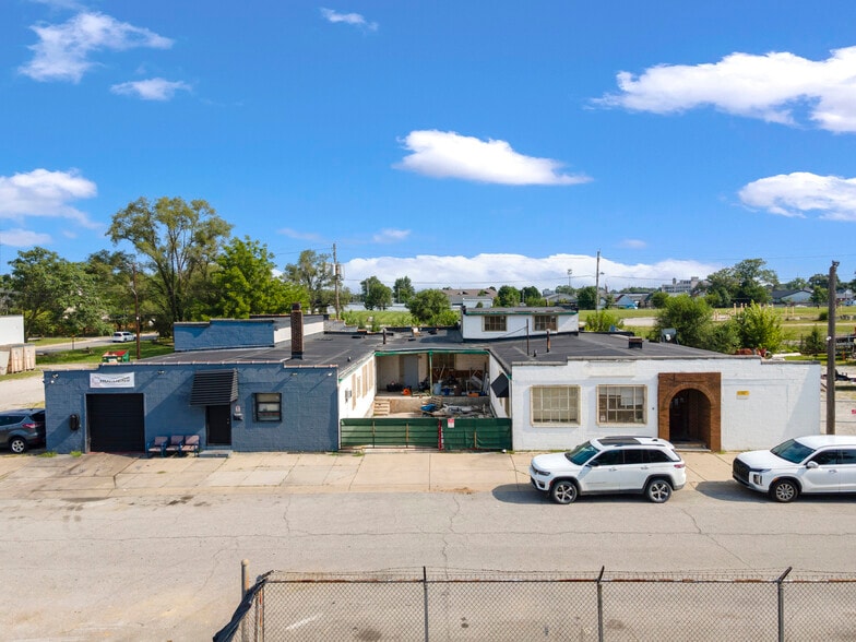 More Photos Of 1122 Deloss St, Indianapolis Warehouse For Sale
