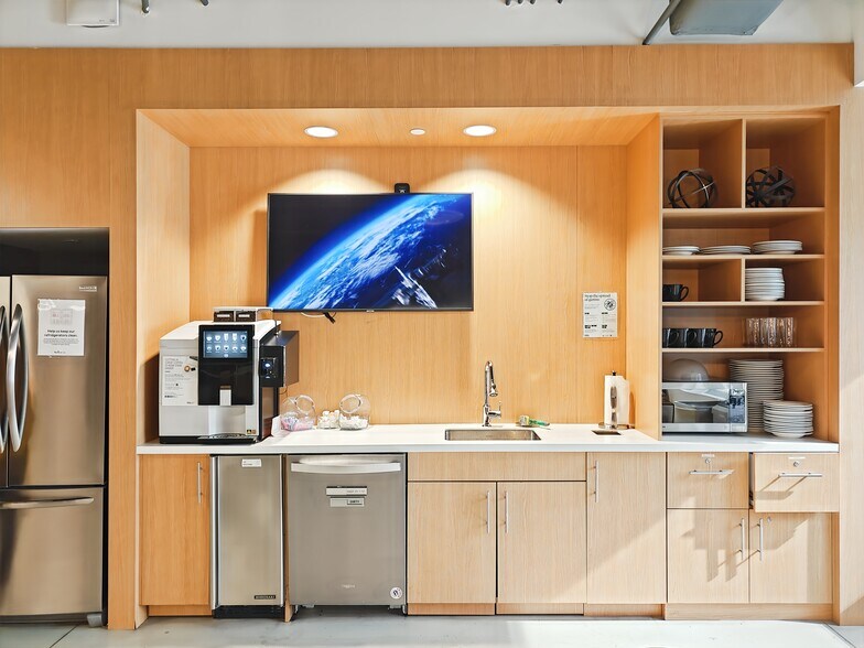 More Photos Of 130 King St W, Toronto Coworking Space