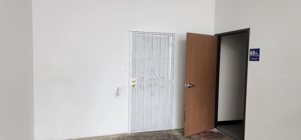 More Photos Of 10421-10445 Laurel Canyon Blvd, Pacoima Unknown For Lease