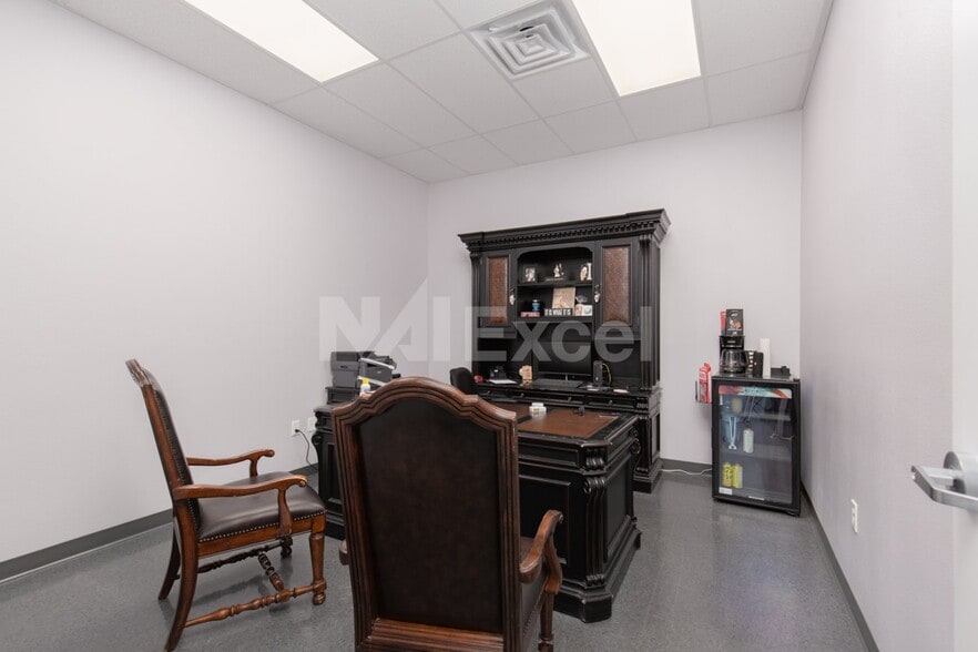 More Photos Of 7925 W Arby Ave, Las Vegas Distribution For Sale