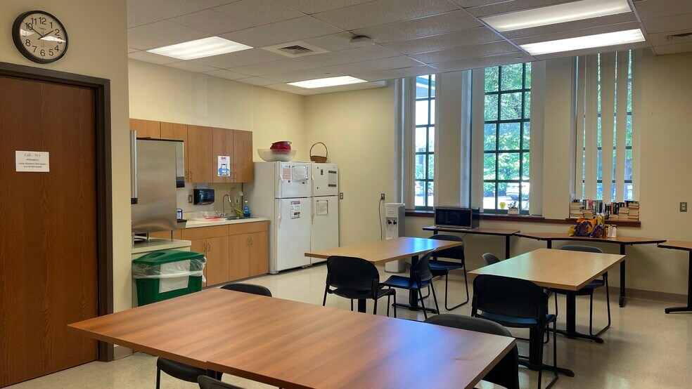 More Photos Of 240 Union Station Plz, Bethlehem Office For Sale