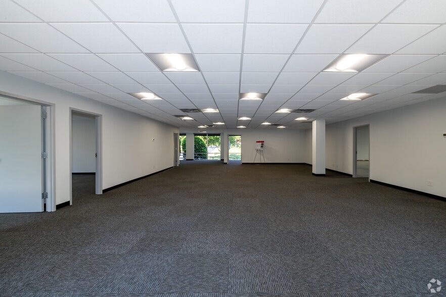 More Photos Of 1809 Cross Beam Dr, Charlotte Unknown For Lease