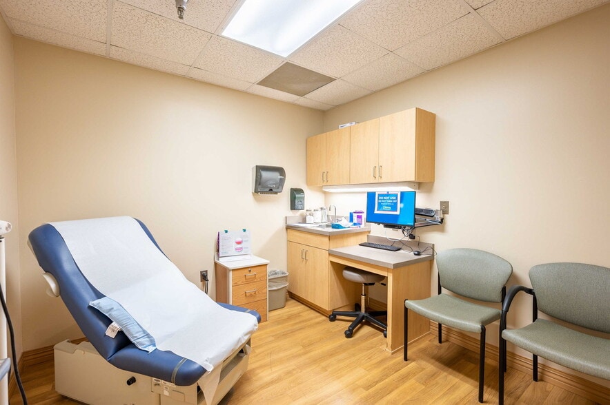 More Photos Of 6719 Gall Blvd, Zephyrhills Medical For Sale