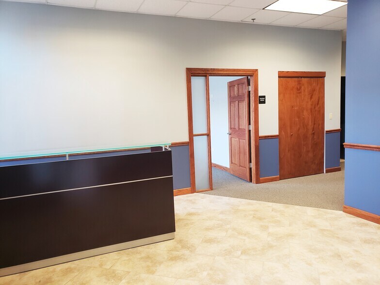 More Photos Of 20635 Abbey Woods Ct N, Frankfort Loft Creative Space For Sale