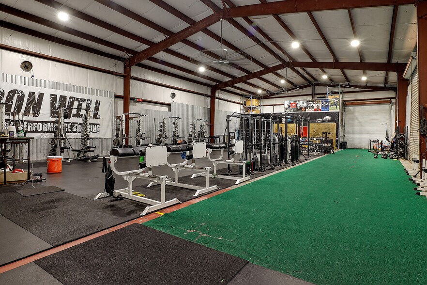 More Photos Of 32206 Tamina Rd, Magnolia Office For Lease