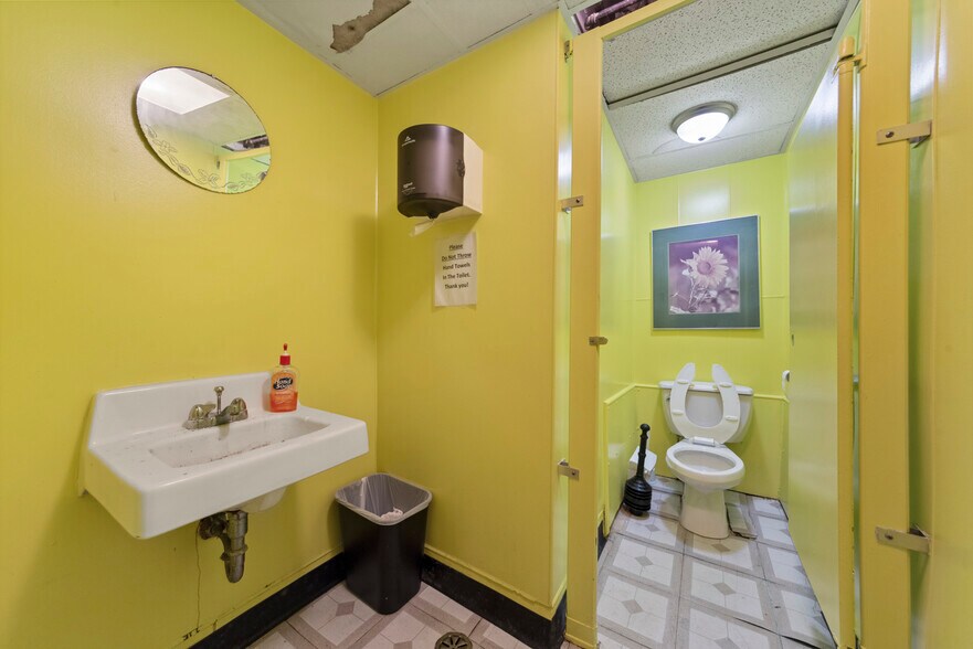 More Photos Of 3330 N Milwaukee Ave, Chicago Medical For Sale