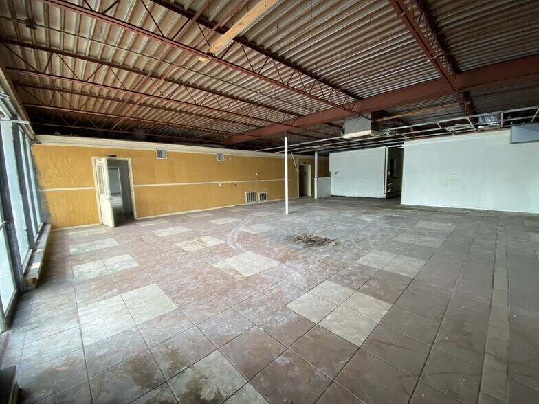 More Photos Of 813-817 N Grand Ave, Gainesville Storefront For Lease