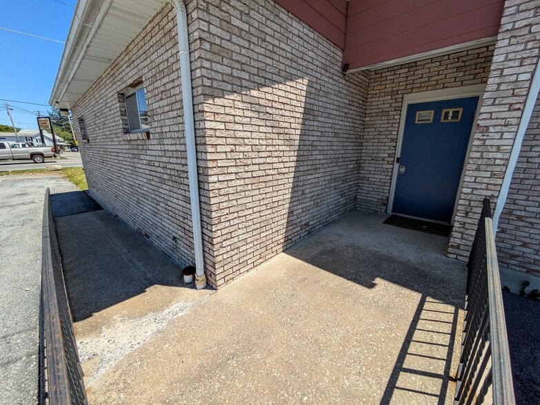 More Photos Of 1365 Blue Mountain Dr, Danielsville Office For Sale
