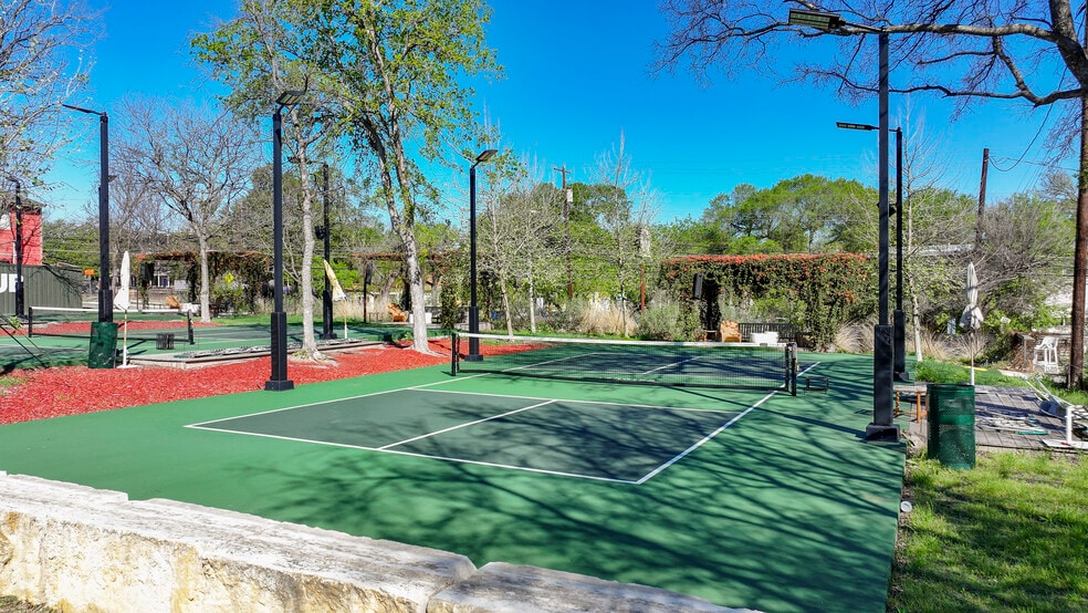 More Photos Of 2715 Manor Rd, Austin Land For Lease