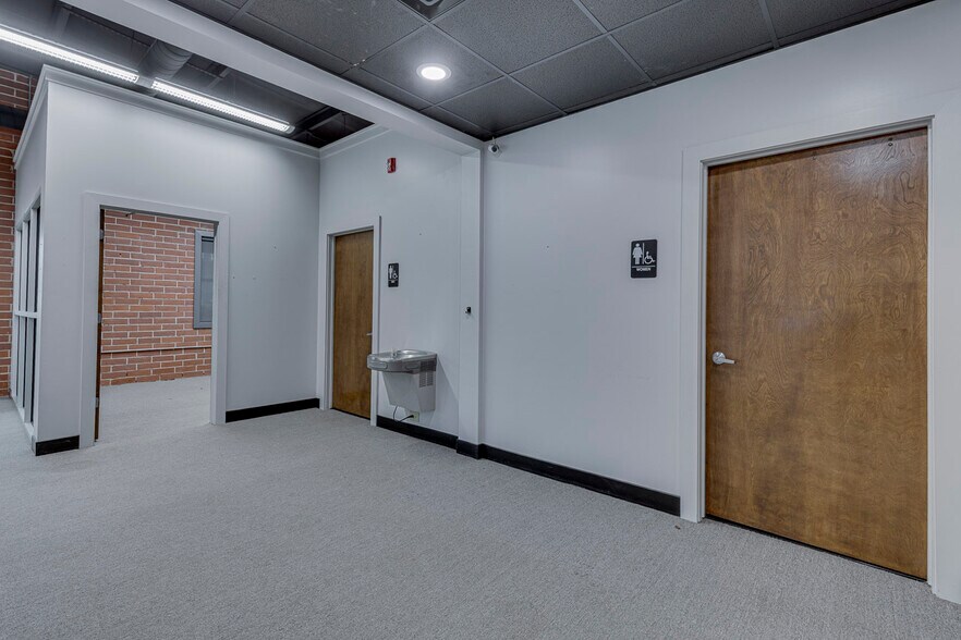 More Photos Of 211 N Pleasantburg Dr, Greenville Light Manufacturing For Sale