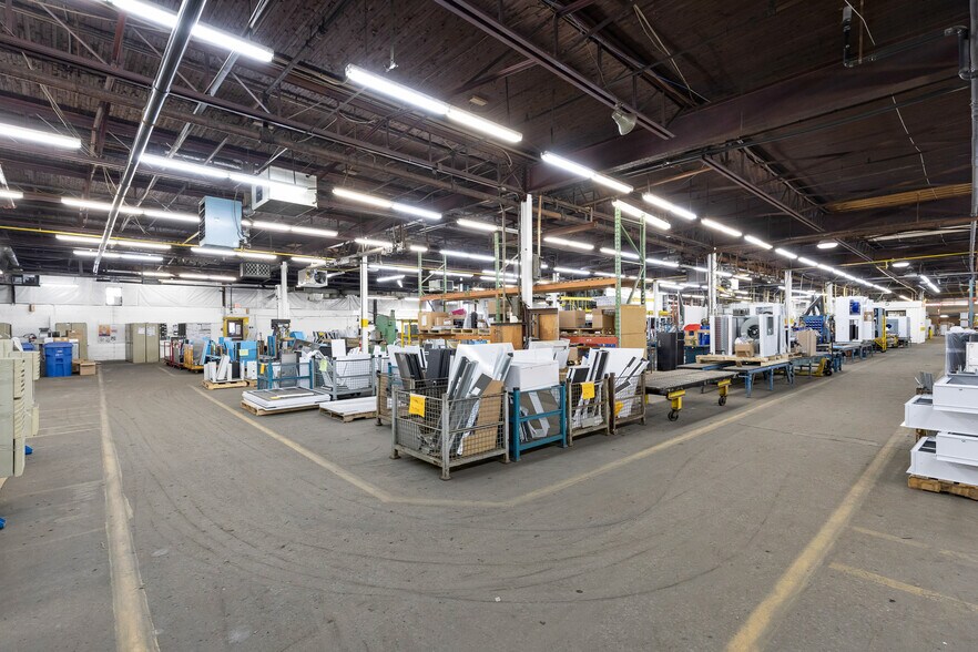 More Photos Of 262 Rue Scott, Saint-Jérôme Warehouse For Sale