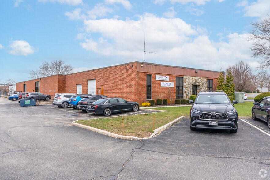 Primary Photo Of 87 E Jefryn Blvd, Deer Park Warehouse For Lease