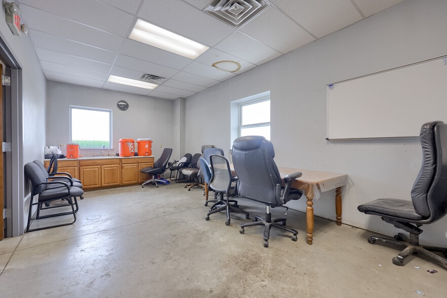 More Photos Of 608 Fairview Rd, Manheim Specialty For Lease