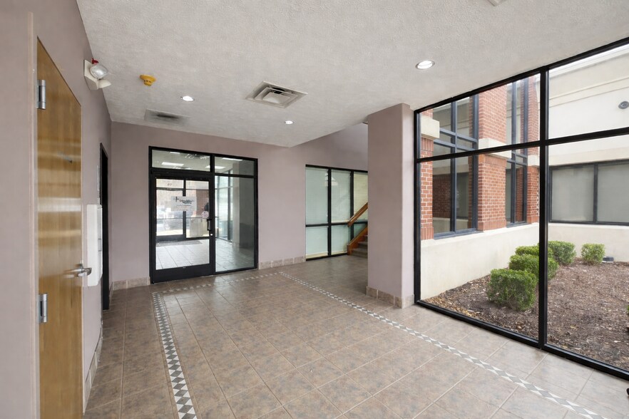 More Photos Of 37 Sandstone Cir, Jackson Medical For Lease