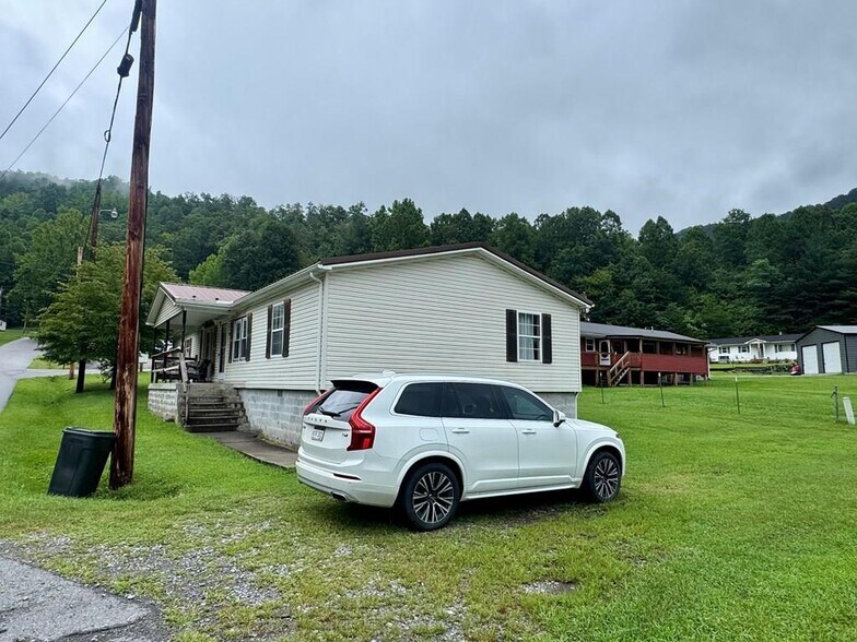 More Photos Of 158 Caloric Rd., Mullens Flex For Sale