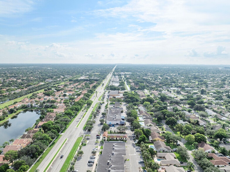 More Photos Of 11300-11354 Wiles Rd, Coral Springs General Retail For Lease