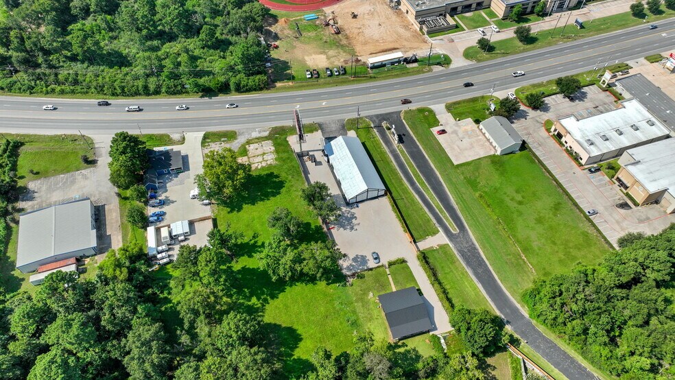 More Photos Of 817 E Main St, Tomball Warehouse For Sale