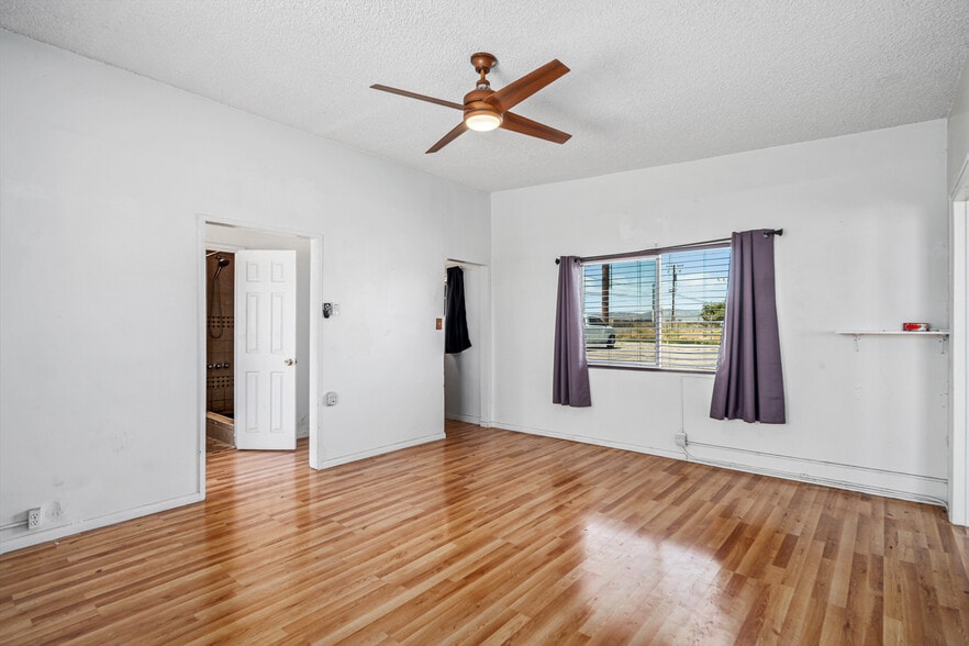 More Photos Of 8837 E Palmdale Blvd, Palmdale Research And Development For Sale