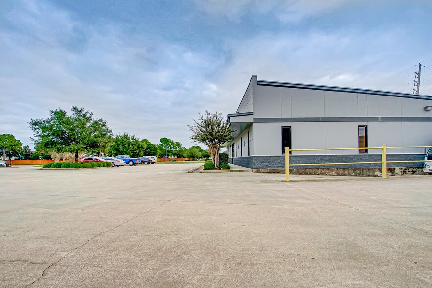 More Photos Of 7102 Glen Chase Ct, Houston Office For Sale