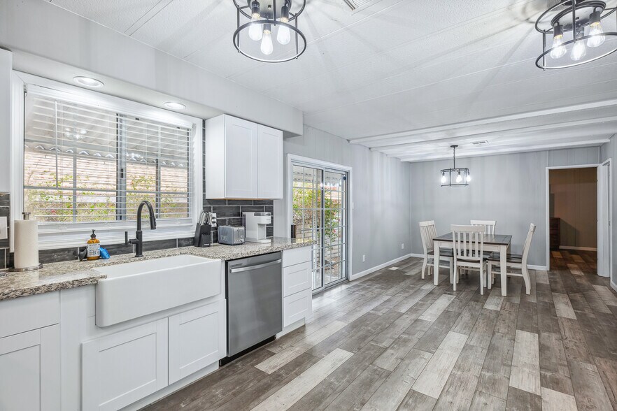 More Photos Of 1837 Riverside Dr, Bullhead City Specialty For Sale