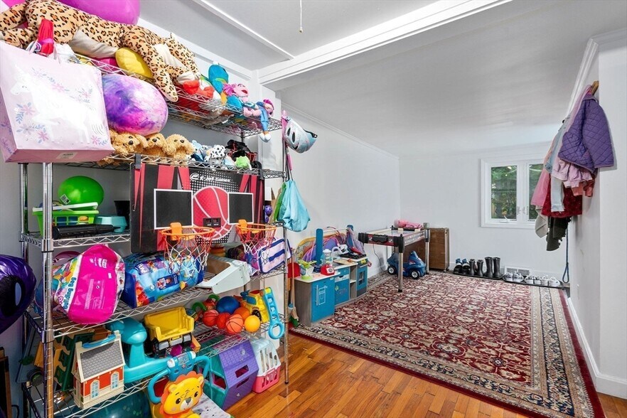 More Photos Of 37 School St, Hyannis Apartments For Sale