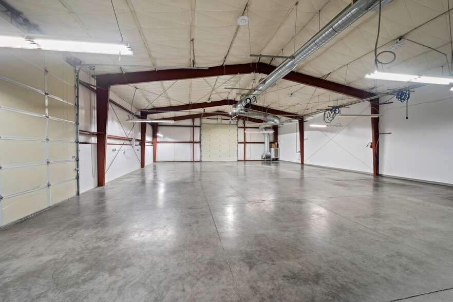 More Photos Of 13735 SW Galbreath Dr, Sherwood Warehouse For Lease