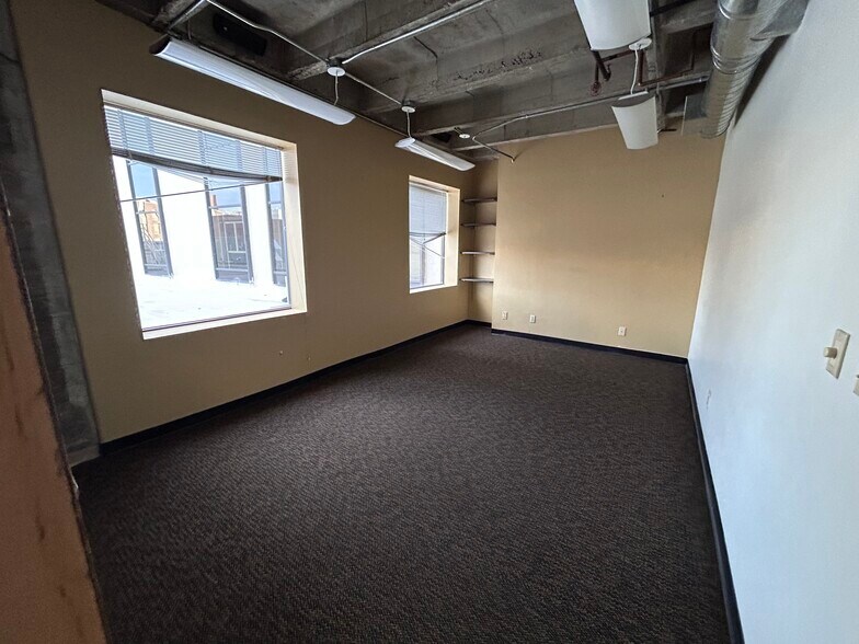 More Photos Of 100 N Stone Ave, Tucson Office Residential For Lease