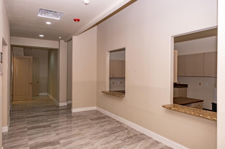 More Photos Of 8607 McPherson Rd, Laredo Office For Lease