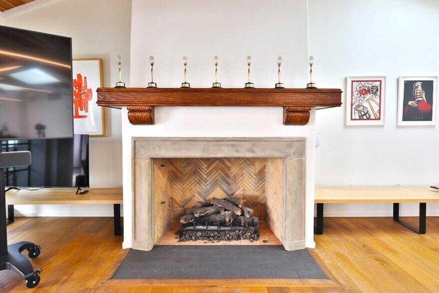 More Photos Of 17575 Pacific Coast Hwy, Pacific Palisades Loft Creative Space For Lease