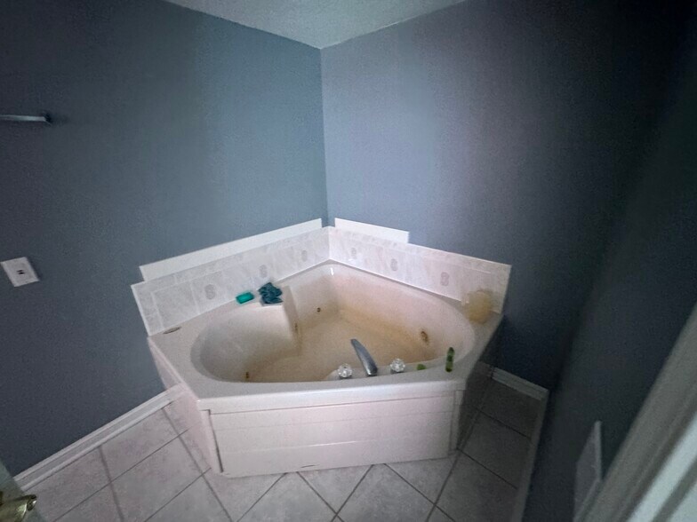 More Photos Of 1173 Manchester Ave SW, North Lawrence Office Residential For Sale