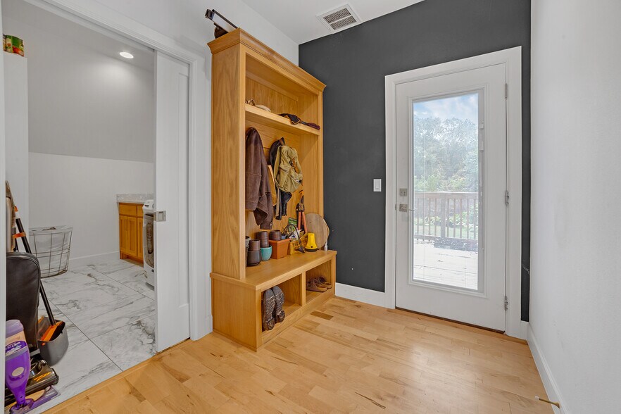 More Photos Of 446724 E 390 Rd, Langley Hotel For Sale