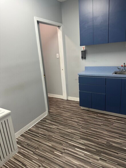 More Photos Of 31 Merrick Ave, Merrick Medical For Lease