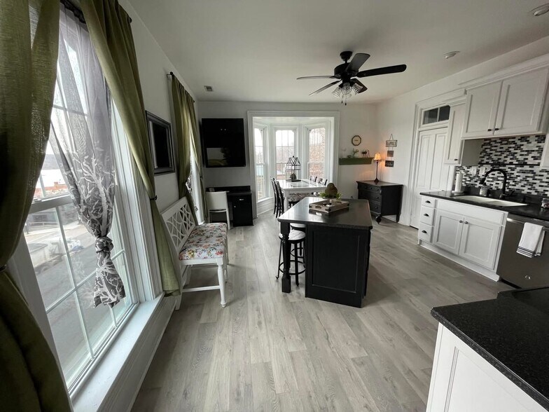 More Photos Of 208 N Cody Rd, Le Claire Storefront Retail Residential For Sale