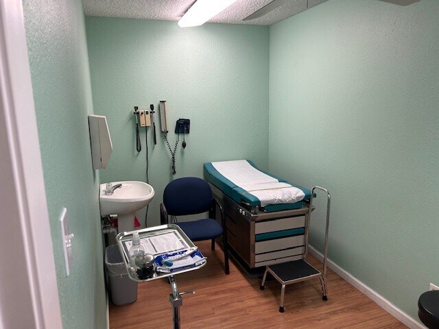 More Photos Of 315 E Pleasant Run Rd, DeSoto Medical For Sale