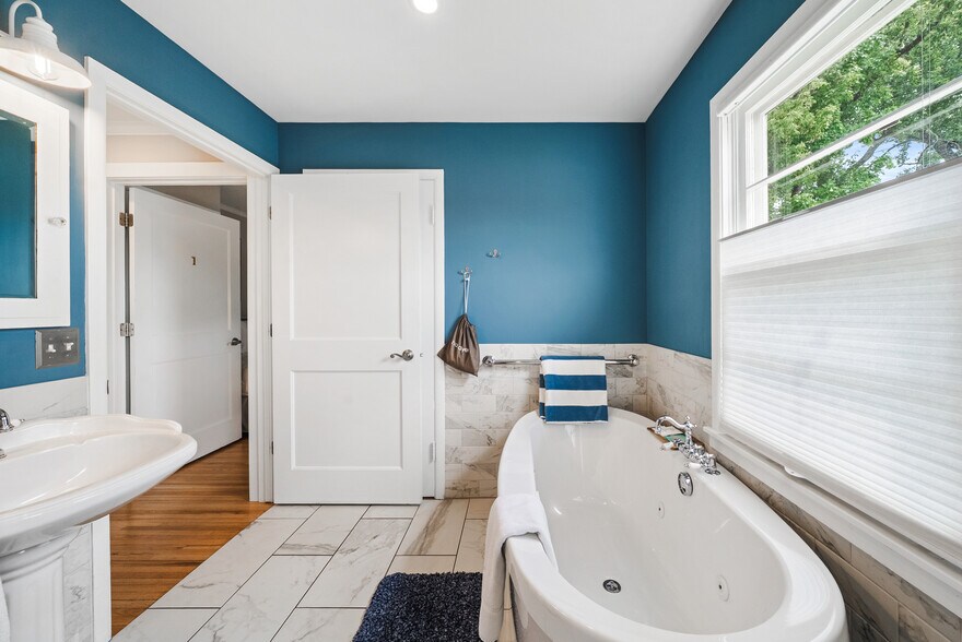 More Photos Of 371 Water St, Excelsior Hospitality For Sale