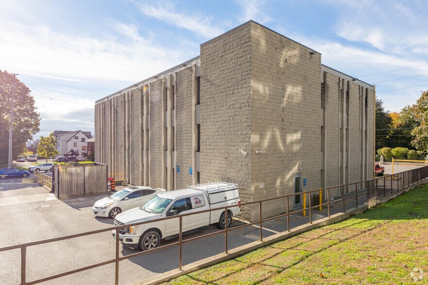 More Photos Of 247 Simcoe St N, Oshawa Medical For Sale
