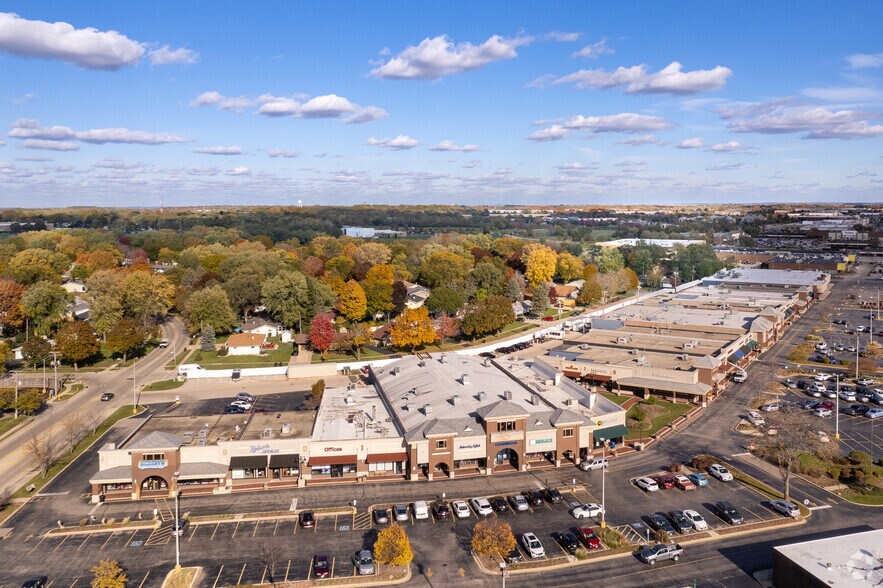 More Photos Of 29 Crystal Lake Plz, Crystal Lake Unknown For Lease