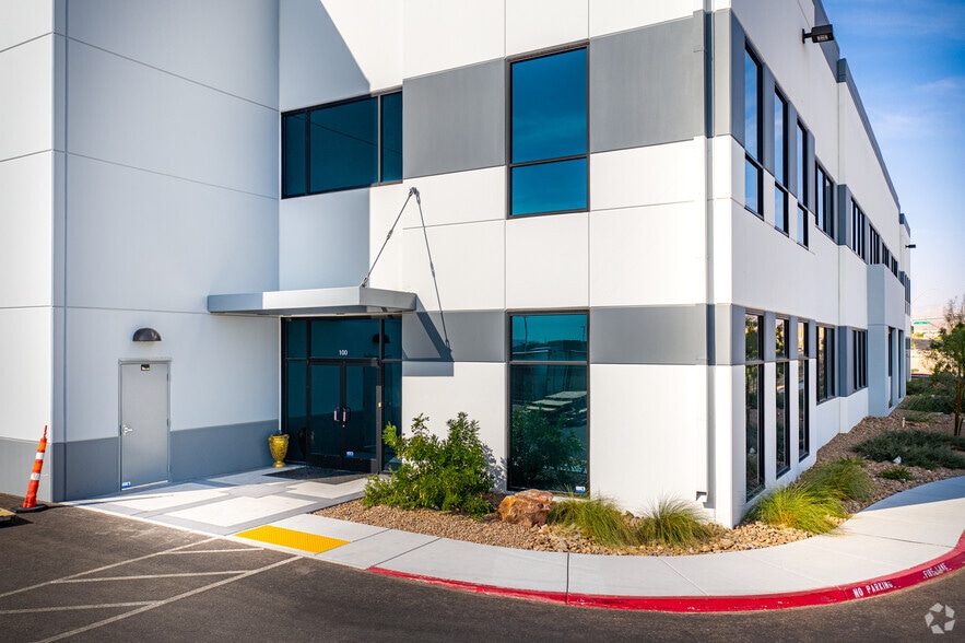 More Photos Of 6021 Badura Ave, Las Vegas Warehouse For Lease