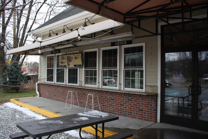 More Photos Of 56 Canal St, Millbury Service Station For Lease