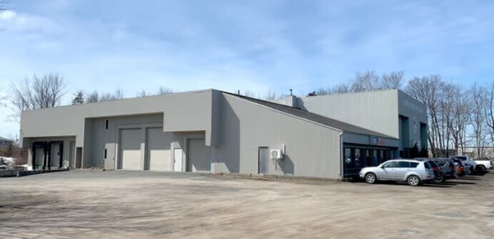 More Photos Of 670 Rte Du Président-Kennedy, Lévis Freestanding For Lease