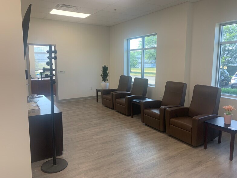 More Photos Of 3563 Southpark Pl, Grove City Distribution For Lease