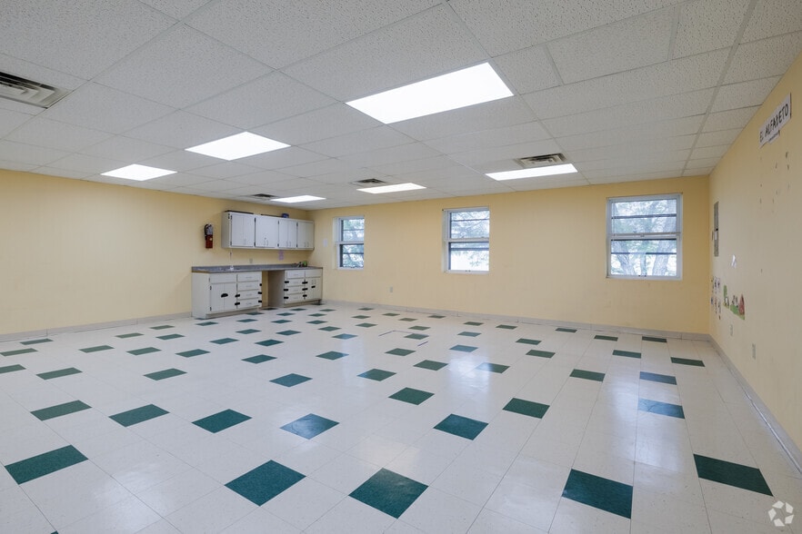 More Photos Of 2333 Morris Ave, Union Township Unknown For Lease