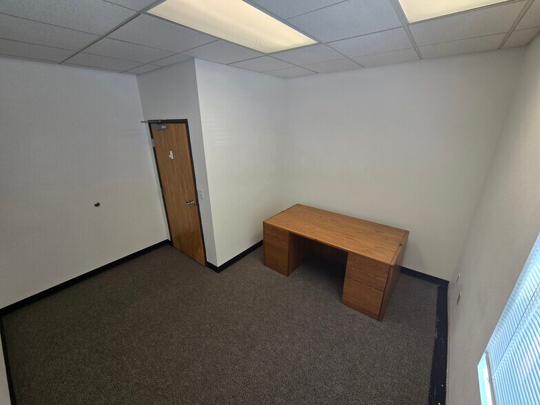 More Photos Of 24111 NE Halsey St, Wood Village Loft Creative Space For Lease