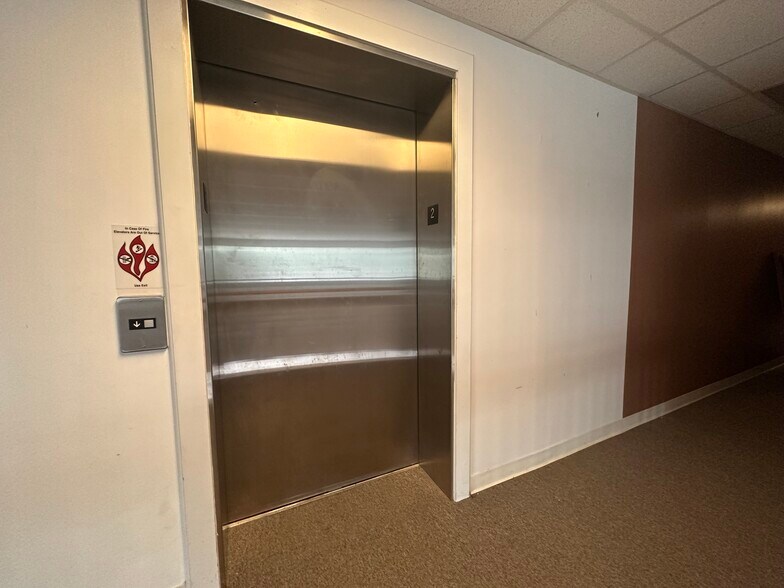 More Photos Of 987 Stewart Rd, Monroe Office For Lease