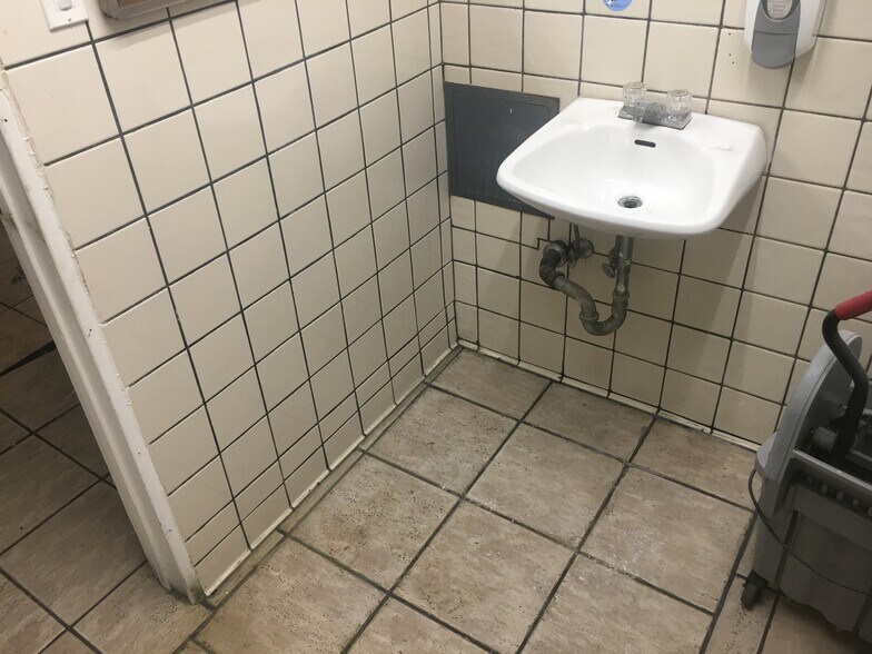 More Photos Of 35 6th St, San Francisco Hotel For Lease