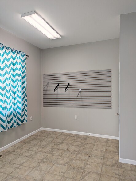 More Photos Of 1110 School st, Hillsboro Flex For Sale